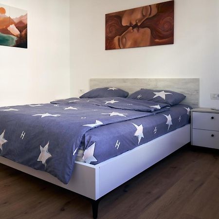 Central Beach Apartment Саранда Экстерьер фото